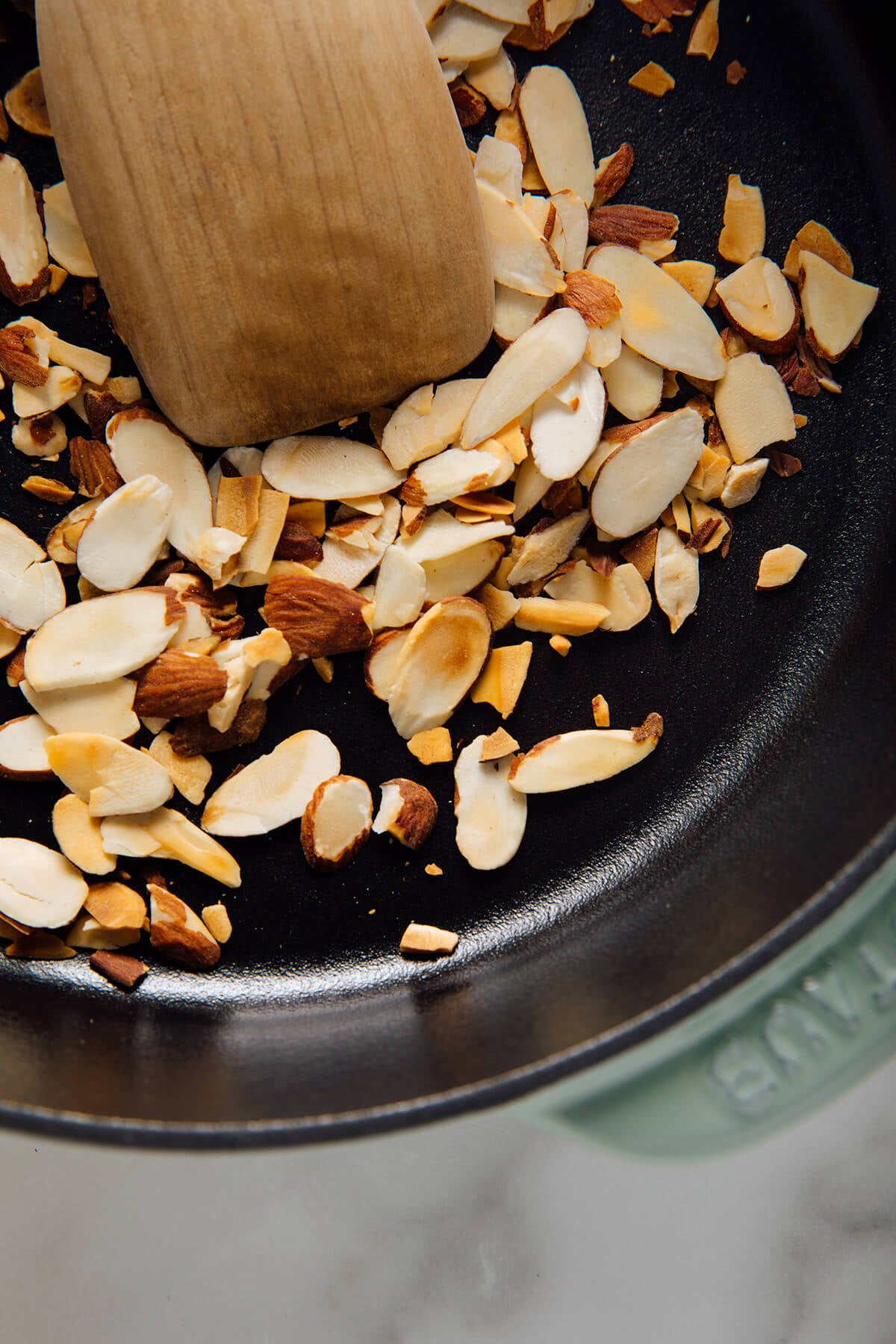 toasted sliced almonds